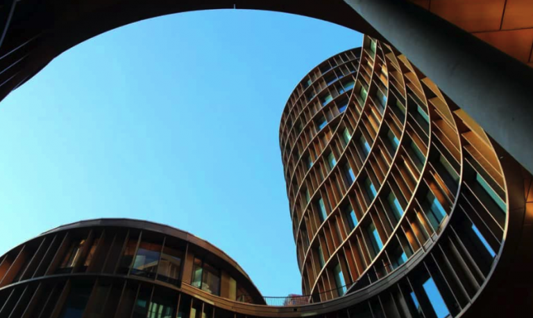 Antara Teknik dan Estetika: Seni Fotografi Arsitektur